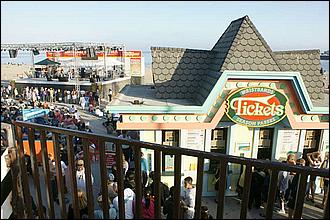 SantaCruz_GinBlossoms08-08c.jpg