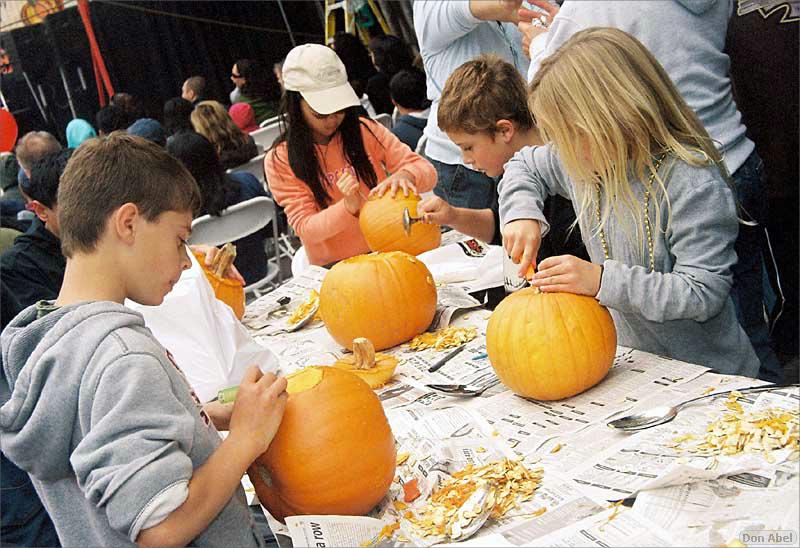 HMB_PumpkinFest_PEN04c.jpg - for personal use