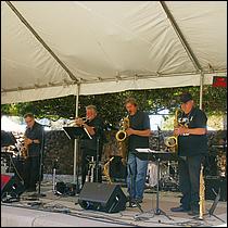 SClaraArtWineFest2022-EastSideFunk-008a.jpg