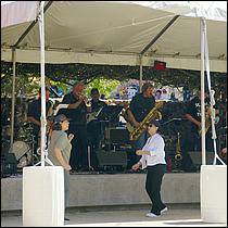 SClaraArtWineFest2022-EastSideFunk-010a.jpg