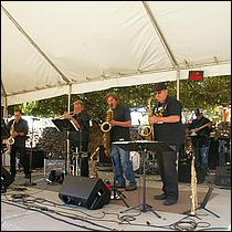 SClaraArtWineFest2022-EastSideFunk-024a.jpg