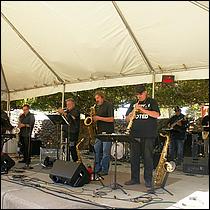 SClaraArtWineFest2022-EastSideFunk-028a.jpg