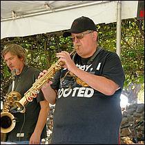 SClaraArtWineFest2022-EastSideFunk-046a.jpg