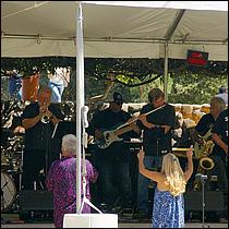 SClaraArtWineFest2022-EastSideFunk-049a.jpg