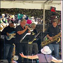 SClaraArtWineFest2022-EastSideFunk-062a.jpg