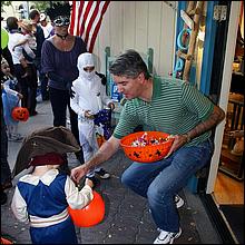 Campbell_TrickorTreat2011-016a2-web.jpg