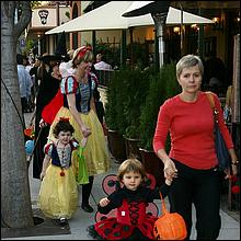 Campbell_TrickorTreat2011-022a-web.jpg