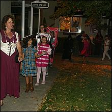 Campbell_TrickorTreat2011-123-web.jpg