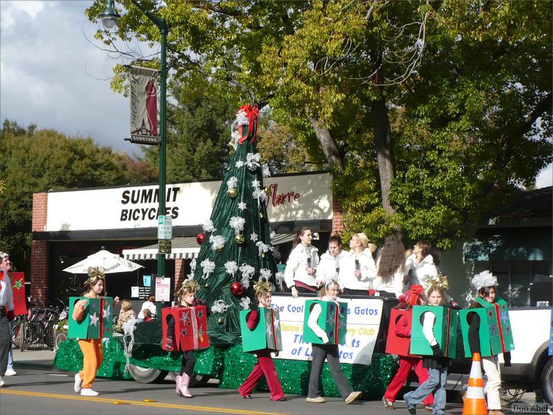 LosGatosChristmasParade07-003b.jpg - for personal use