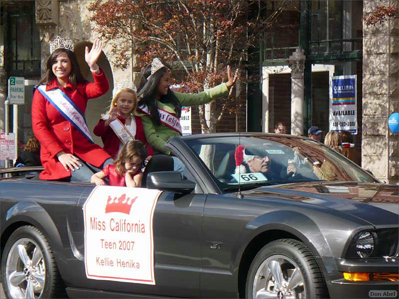 LosGatosChristmasParade07-021c.jpg - for personal use