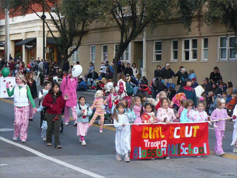 LosGatosChristmasParade07-050b.jpg - for personal use