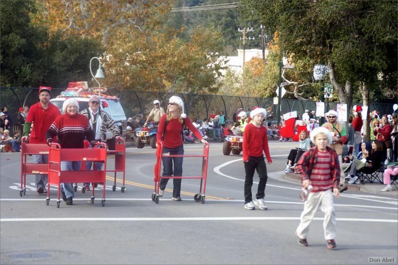 LosGatosChristmasParade08-015a1.jpg - for personal use