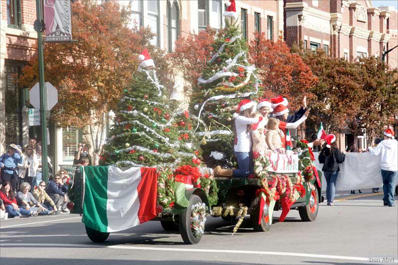 LosGatosChristmasParade08-049c.jpg - for personal use