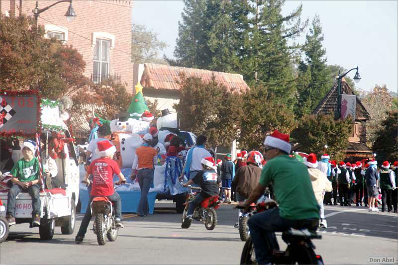 LosGatosChristmasParade08-067c.jpg - for personal use