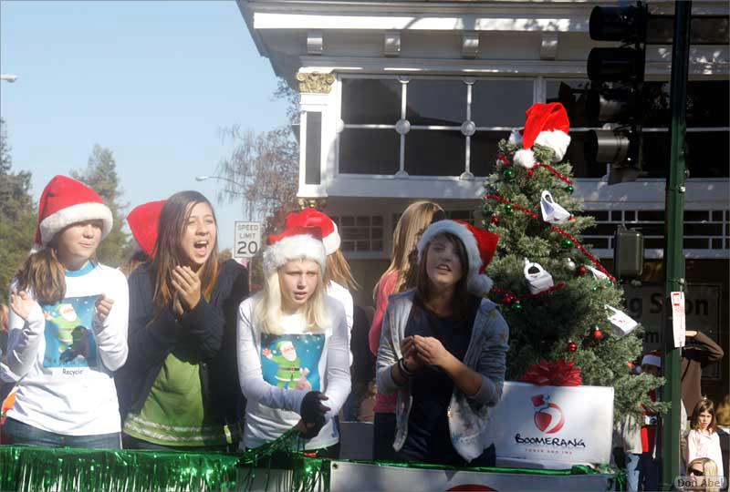 LosGatosChristmasParade08-092c.jpg - for personal use