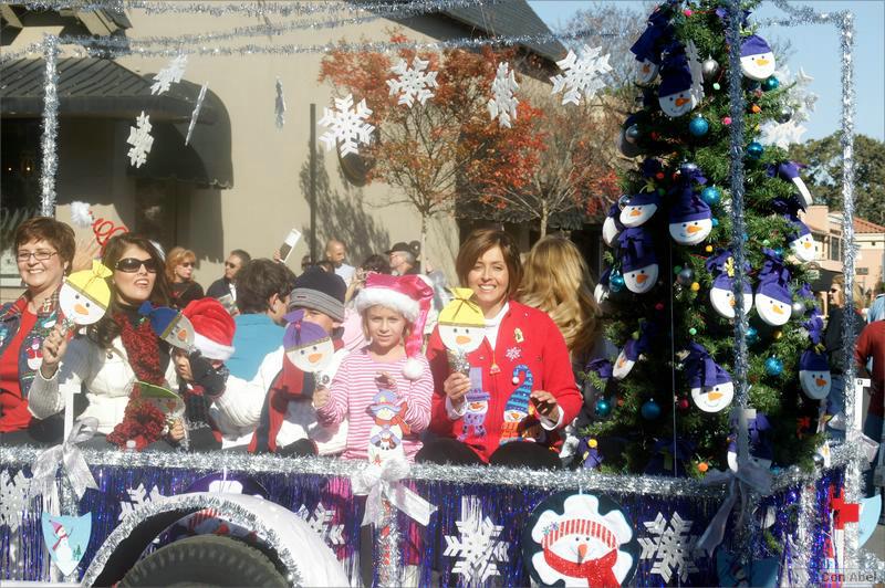 LosGatosChristmasParade08-093a1.jpg - for personal use