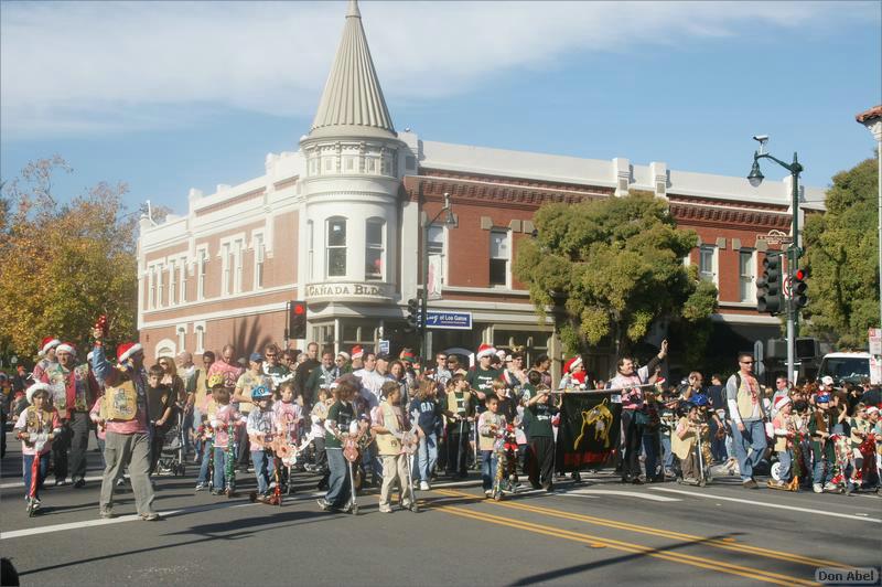 LosGatosChristmasParade08-102b.jpg - for personal use