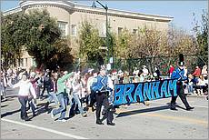 LosGatosChristmasParade08-082c.jpg