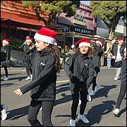 LosGatosChristmasParade25-420S.jpg