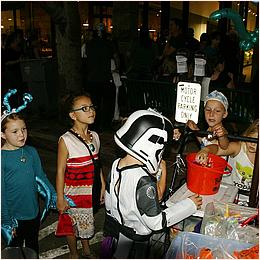 SLO_CO-FarmersMarketHalloween-19a.jpg