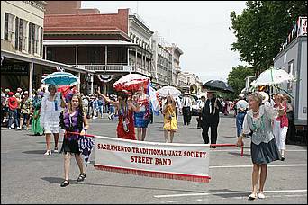 SacJazz08_parade-003c.jpg