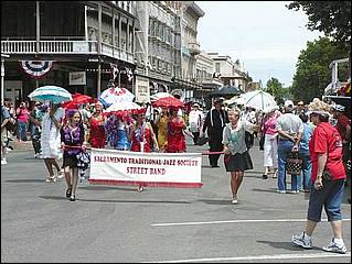 SacJazz08_parade-004c.jpg