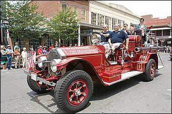 SacJazz08_parade-013c.jpg