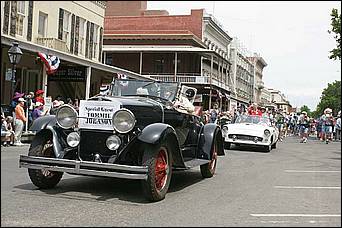 SacJazz08_parade-017c.jpg