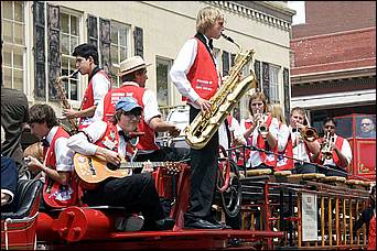 SacJazz08_parade-034d.jpg