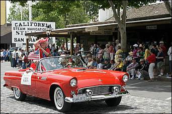 SacJazz08_parade-094c.jpg