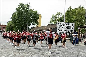 SacJazz08_parade-097c.jpg