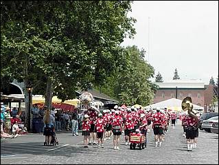 SacJazz08_parade-104c.jpg